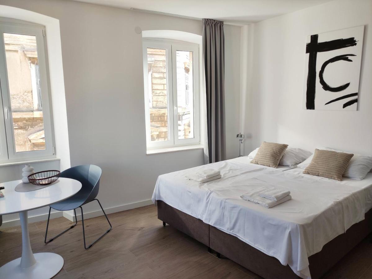 PUY Nik Studio Apartments מראה חיצוני תמונה
